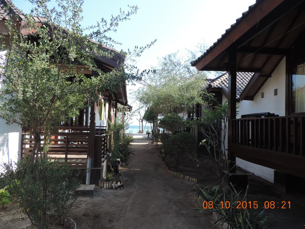 Yaya Bungalows Blue Coral Gili Meno Bagian luar foto