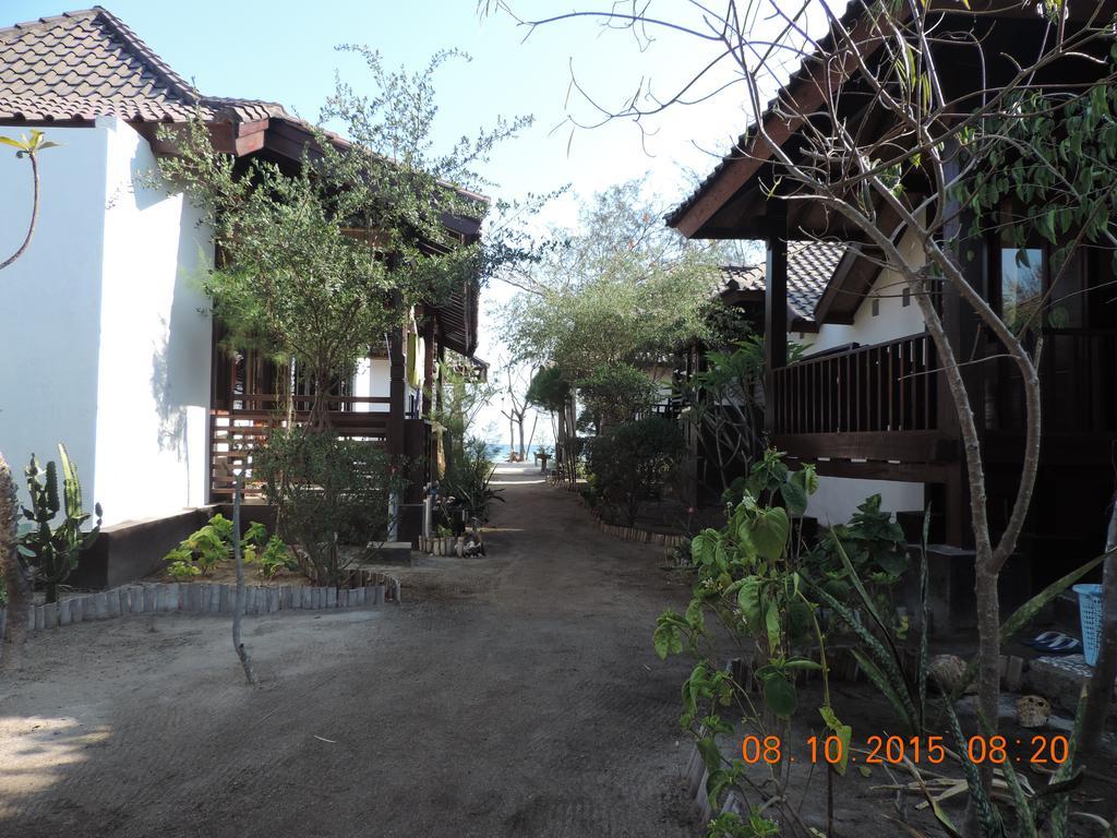Yaya Bungalows Blue Coral Gili Meno Bagian luar foto