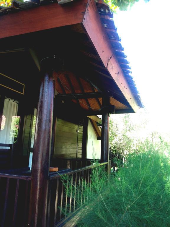 Yaya Bungalows Blue Coral Gili Meno Bagian luar foto