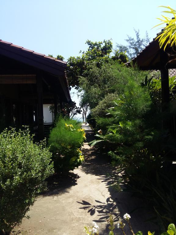 Yaya Bungalows Blue Coral Gili Meno Bagian luar foto