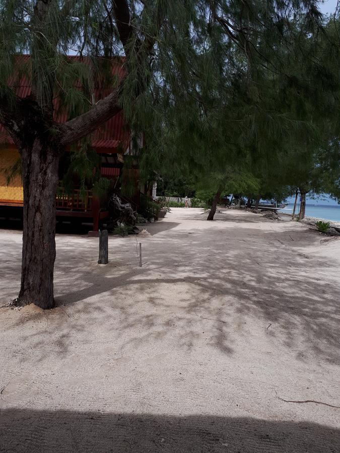 Yaya Bungalows Blue Coral Gili Meno Bagian luar foto
